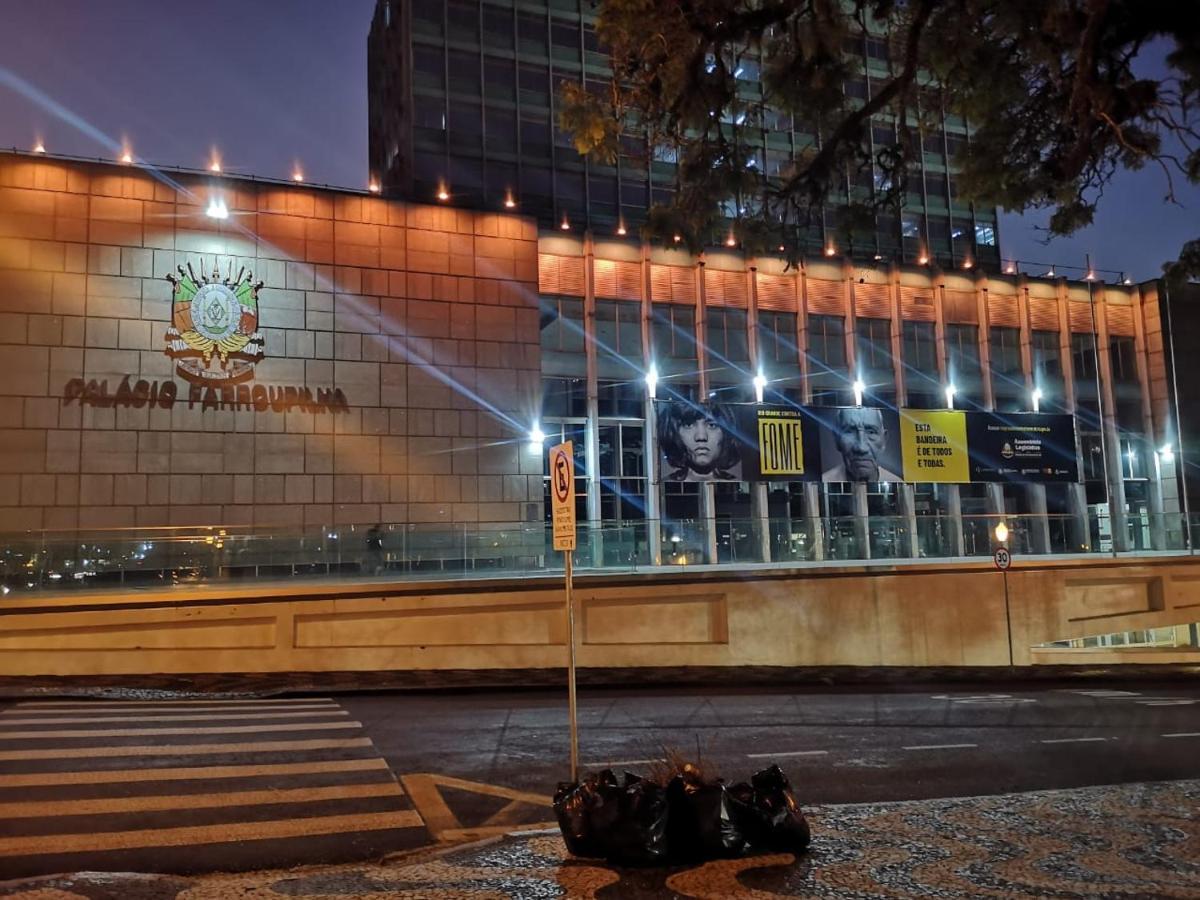 Ensolarado E Espacoso Quarto/Sala No Coracao De Poa Porto Alegre Eksteriør billede